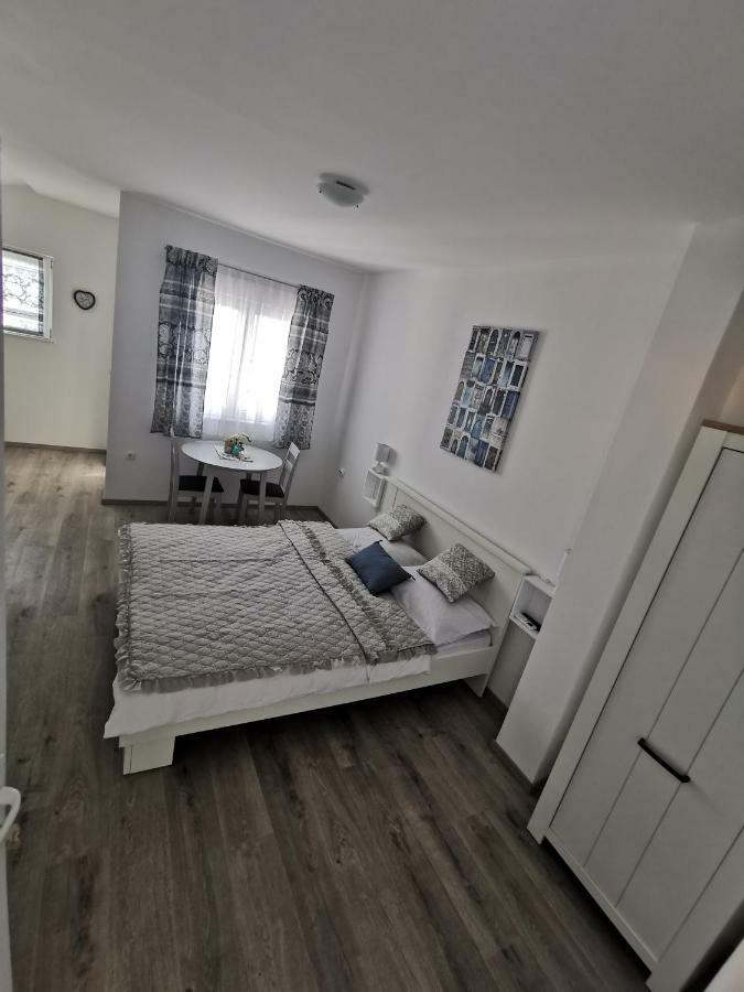 Apartmani Mila スタリグラード エクステリア 写真