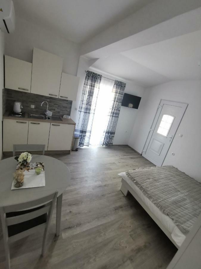 Apartmani Mila スタリグラード エクステリア 写真